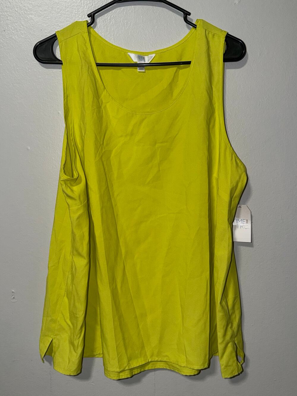 Time and Tru Lime Green Sleeveless Top Scoop Neck Pullover